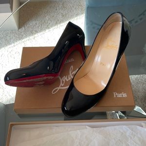 Christian Louboutin- Black simple pump 39.5/9.5